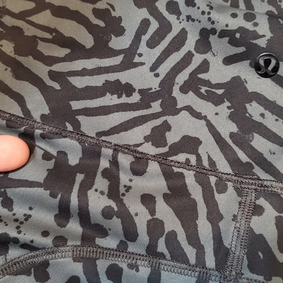 Lululemon Hot To Street Crop leggings. Grey and black patterns. 21 1/2". Size 8. - Picture 11 of 15